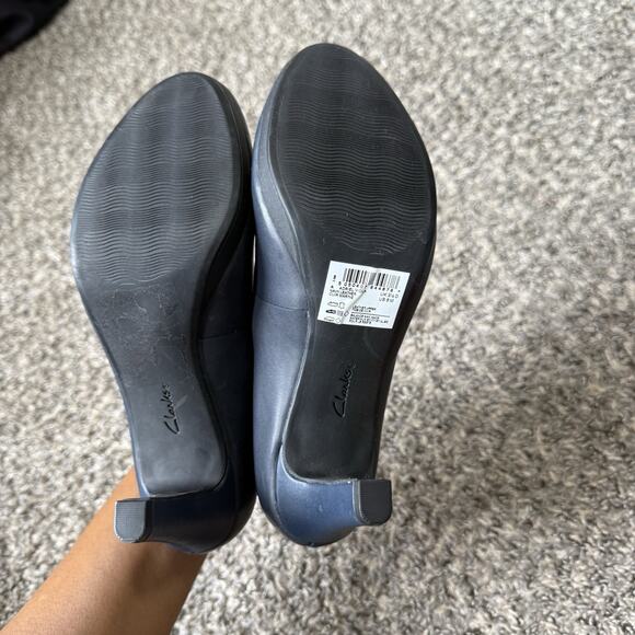 Clarks Women's Adriel Viola Leather Dress Pump Shoe Navy Blue Side 6 NEW Read - Picture 5 of 10
